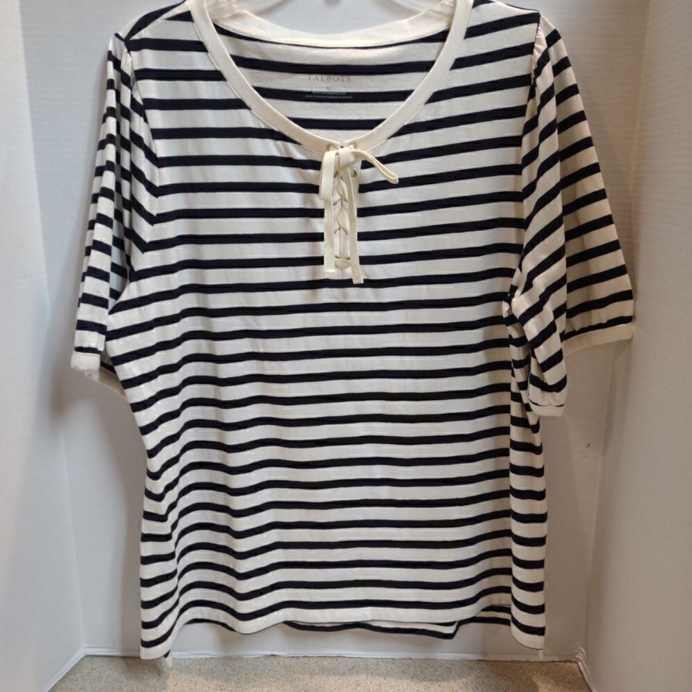 👍 Talbots XL Knit Short Sleeve Shirt. W1